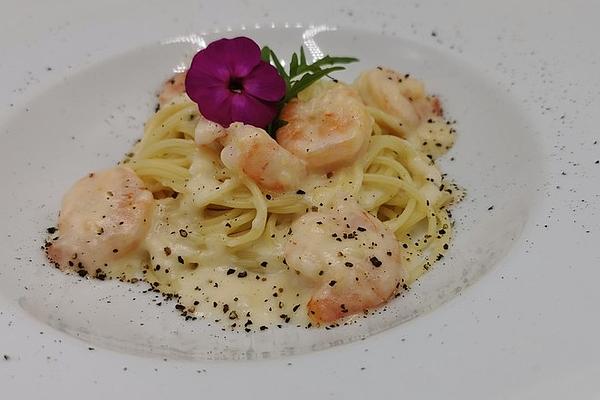 Spaghetti with Prawns in White Wine – Cream Sauce