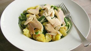 Spicy Potato Salad with Nut Kernels