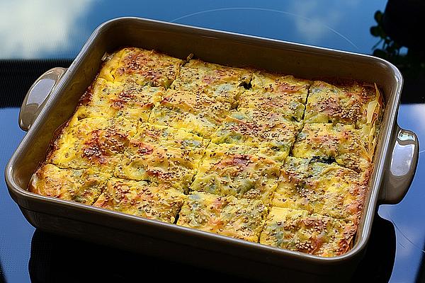 Spinach-tomato-feta-börek from Tray