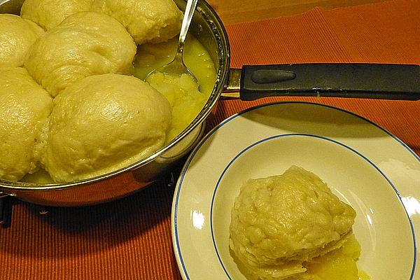 Steamed Noodles on Potatoes with Grinder Broth