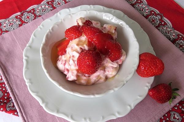 Strawberry Quark with Ginger – Cinnamon – Honey