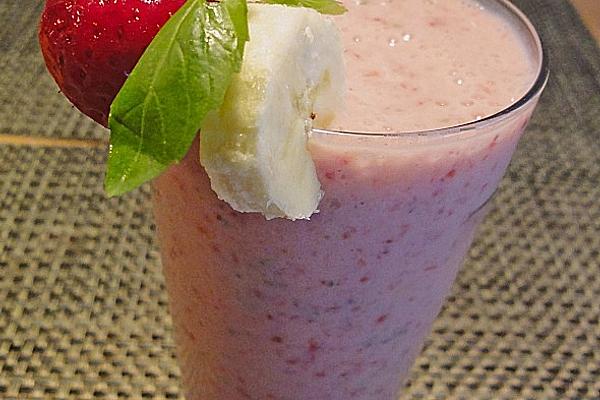 Strawberry – Yoghurt – Banana – Shake with Basil