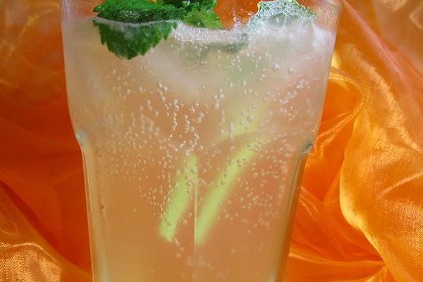 Summer Lemonade with Lemon and Maple Syrup