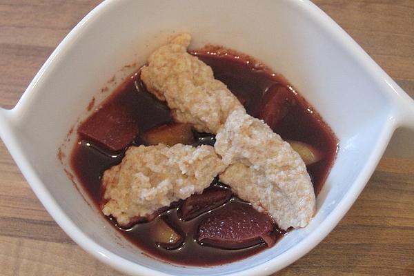 Sweet Lilacberry Soup with Klüten (from Holstein)