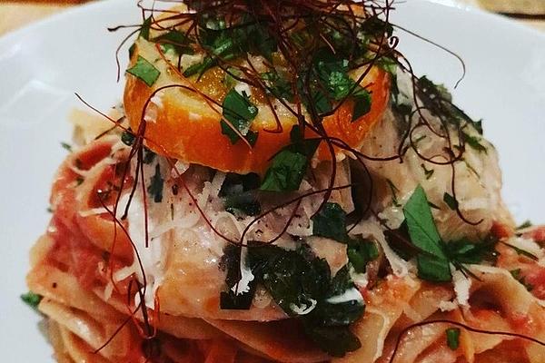 Tagliatelle Al Salmone E Arancione