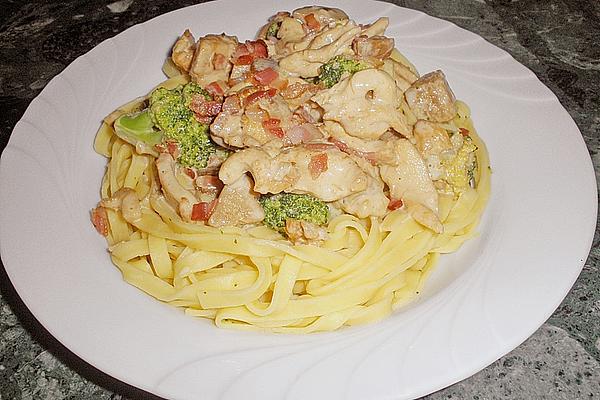 Tagliatelle Con Pollo, Broccoli E Funghi Porcini À La Marquise