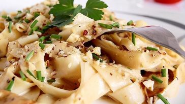 Tagliatelle with Mushroom and Cream Sauce