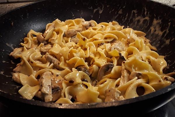 Tagliatelle in White Wine Sauce with Chicken