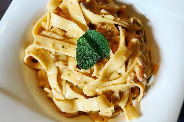 Tagliatelle with Salmon – Cream – White Wine – Sauce