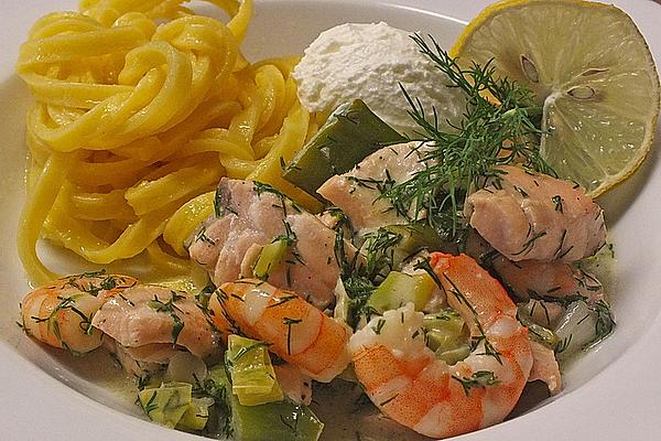 Tagliatelle with White Wine Sauce and Salmon