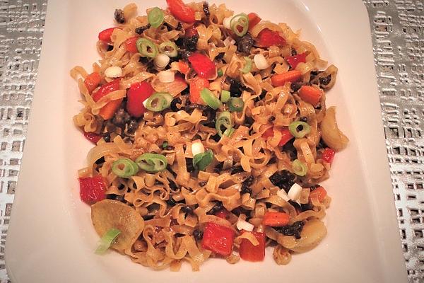 Thai Vegetable Noodle Pan with Minced Meat