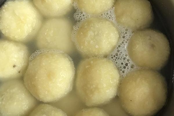 Thuringian Dumplings in Few Minutes