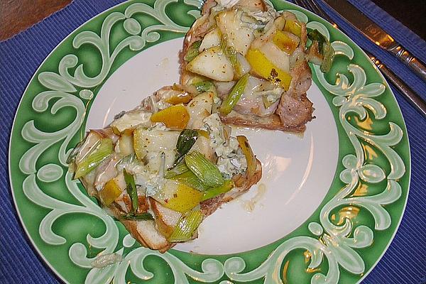 Toast with Pork Tenderloin, Pear and Blue Cheese
