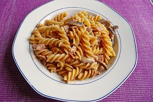 Tomato Cream Sauce with Mushrooms and Ham