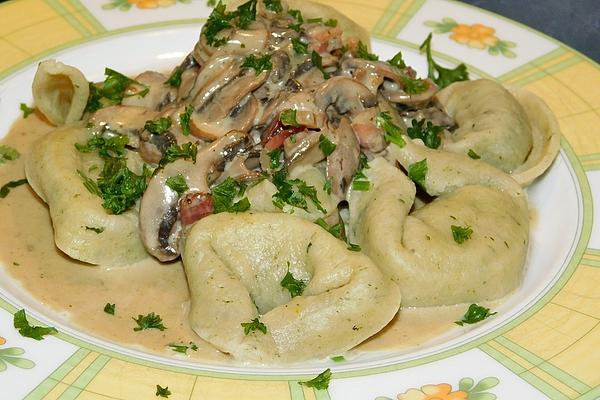 Tortellini in Mushroom – Cream – Sauce