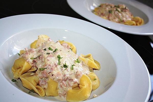 Tortellini with Ham – Blue Cheese – Cream – Sauce