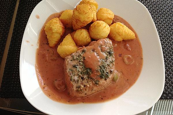 Tuna Steaks in Olive Sauce