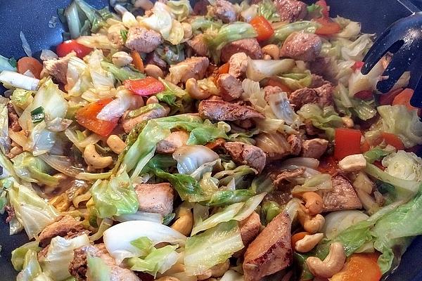 Turkey and Pointed Cabbage Pan with Cashew Nuts