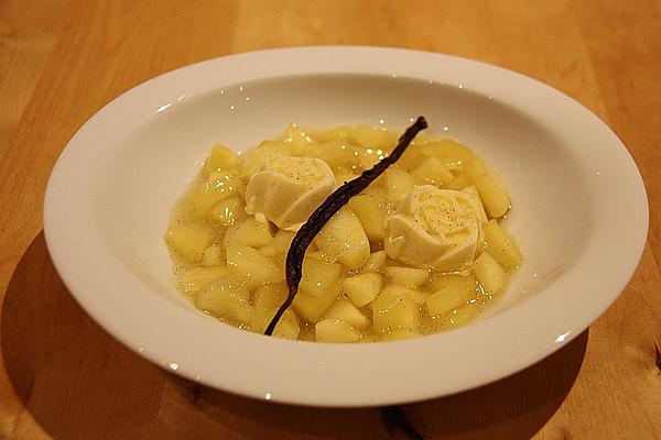 Vanilla Ice Cream with Hot Apple – Cinnamon Pieces and Raisins
