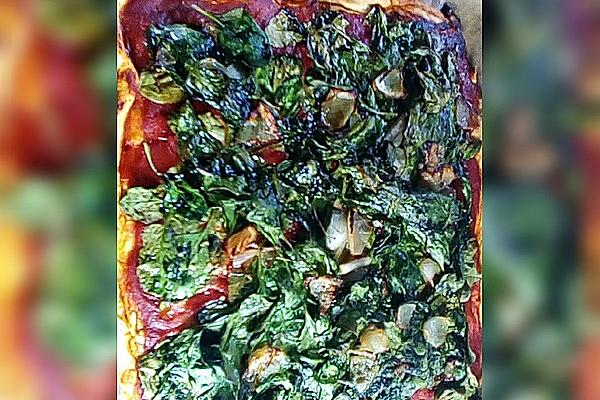 Vegan Spinach Pizza with Fried Onions