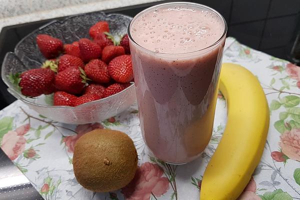 Vegan Strawberry and Kiwi Smoothie with Banana