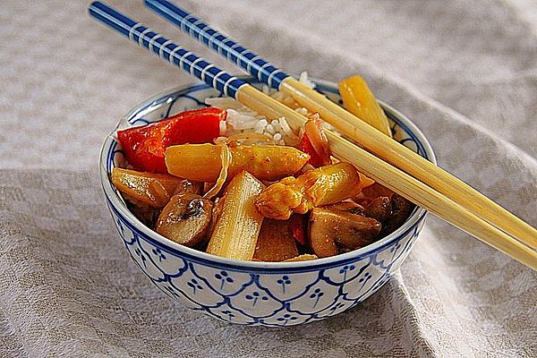 Vegetable Stir-fry Thai Style with White Asparagus