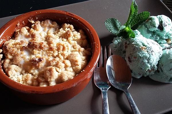Warm Apple Crumble