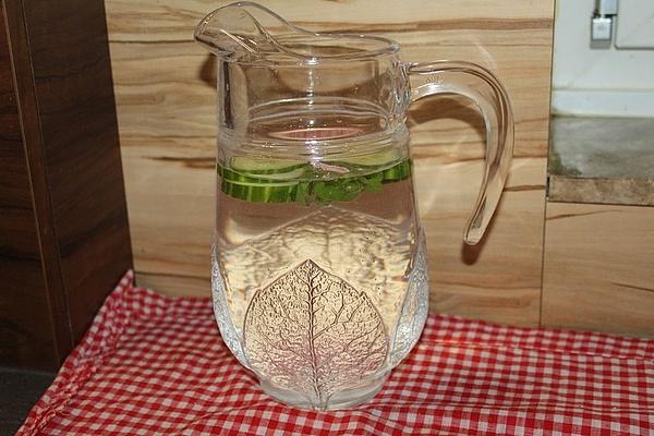 Water Flavored with Cucumber and Lemongrass