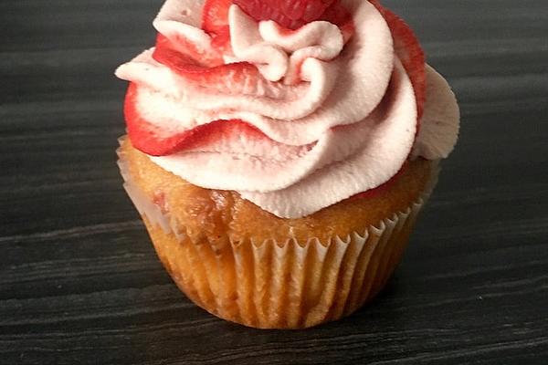 White Chocolate Raspberry Cupcakes