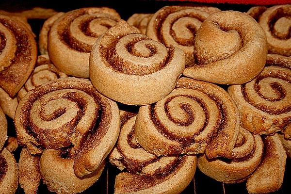 Whole Grain Cinnamon Rolls