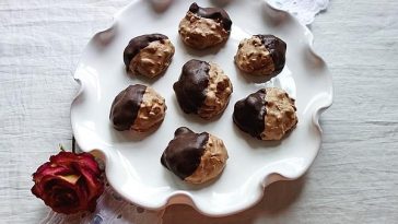 Widow`s Kisses / Wasp Nests