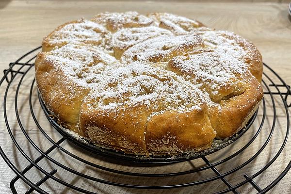 Yeast Rolls with Apple and Marzipan
