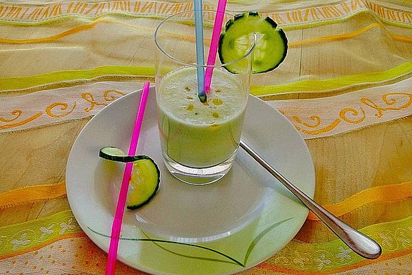 Yogurt and Cucumber Drink with Saffron