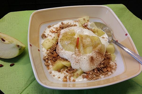 Yogurt Muesli with Apple and Cinnamon
