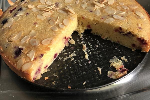 Yogurt Semolina Cake with Berries Without Flour