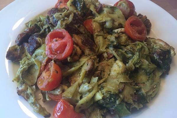 Zucchini Noodles with Halloumi, Pesto and Tomatoes