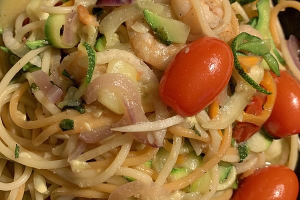 Zucchini Noodles with Prawns and Cherry Tomatoes