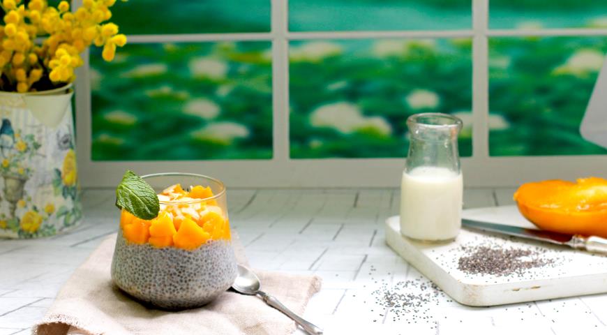 Chia Pudding with Mango