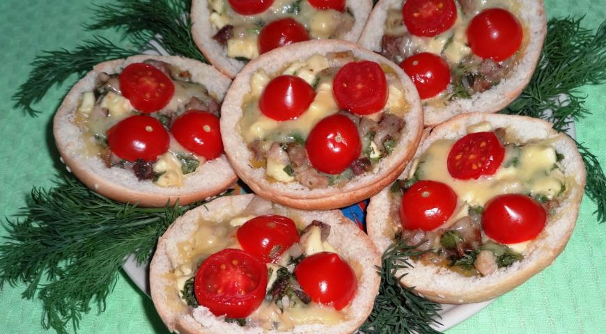 Hot Appetizer in Buns