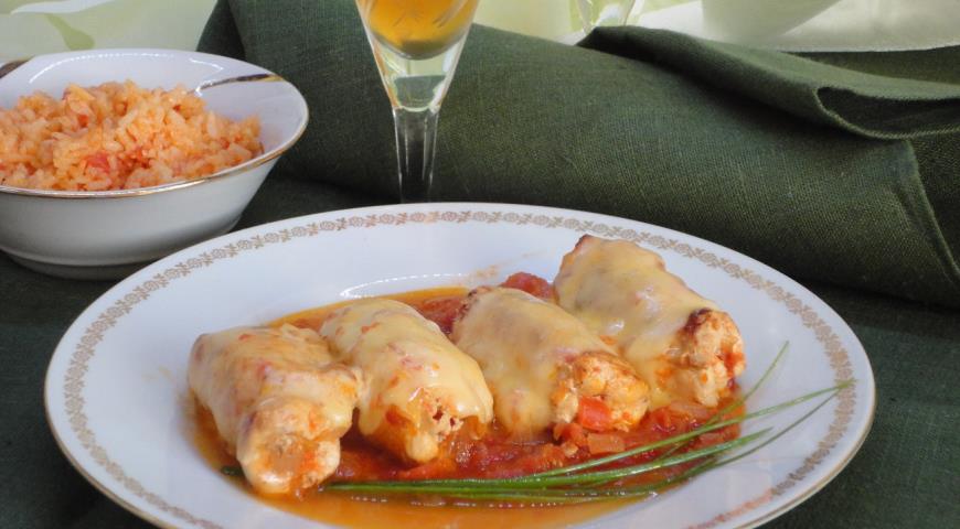 Rolls with Cheese in Tomato Sauce