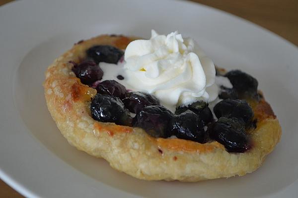 Blueberry Dachi on Vanilla – Honey Cream