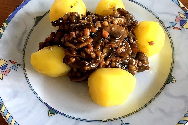 Boiled Potatoes with Mushroom and Bacon Sauce
