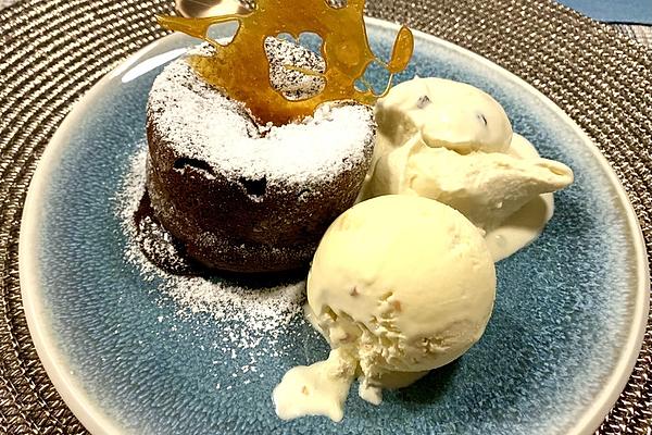 Chocolate Cakes with Liquid Core, Macadamia Parafit and Berry Compote