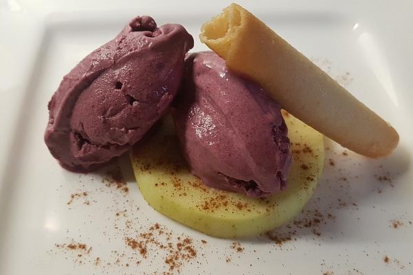 Homemade Mulled Wine Ice Cream on Caramelized Apple Ring