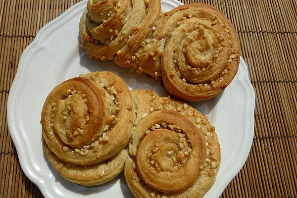 Juicy Almond-cinnamon Buns