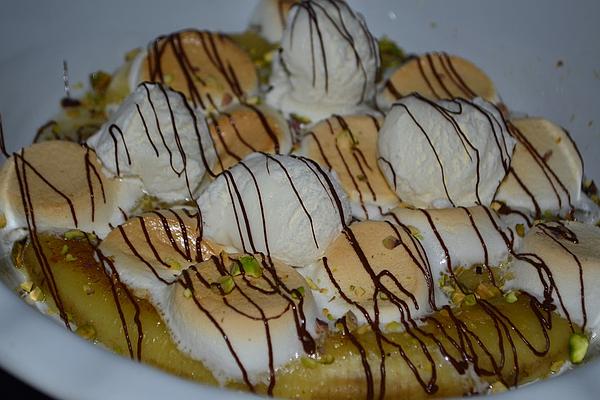 McMoe`s Winter Banana Split