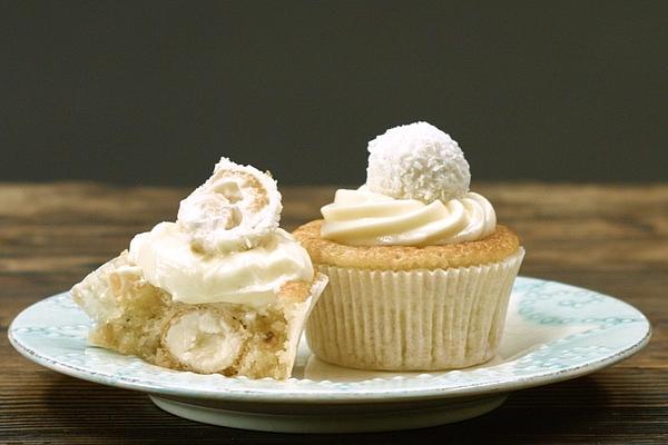 Muffins with Raffaello Pralines