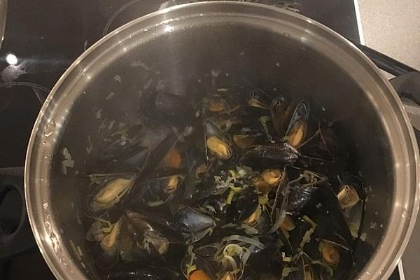 Mussels in White Wine, Ligurian Style