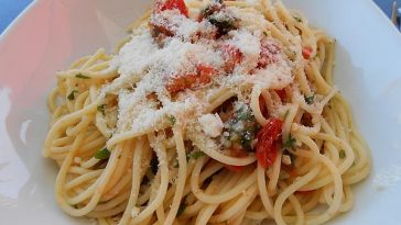 Hot Burger Sauce Made from Fresh Tomatoes