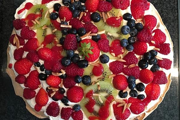 Pavlova Meringue Cake